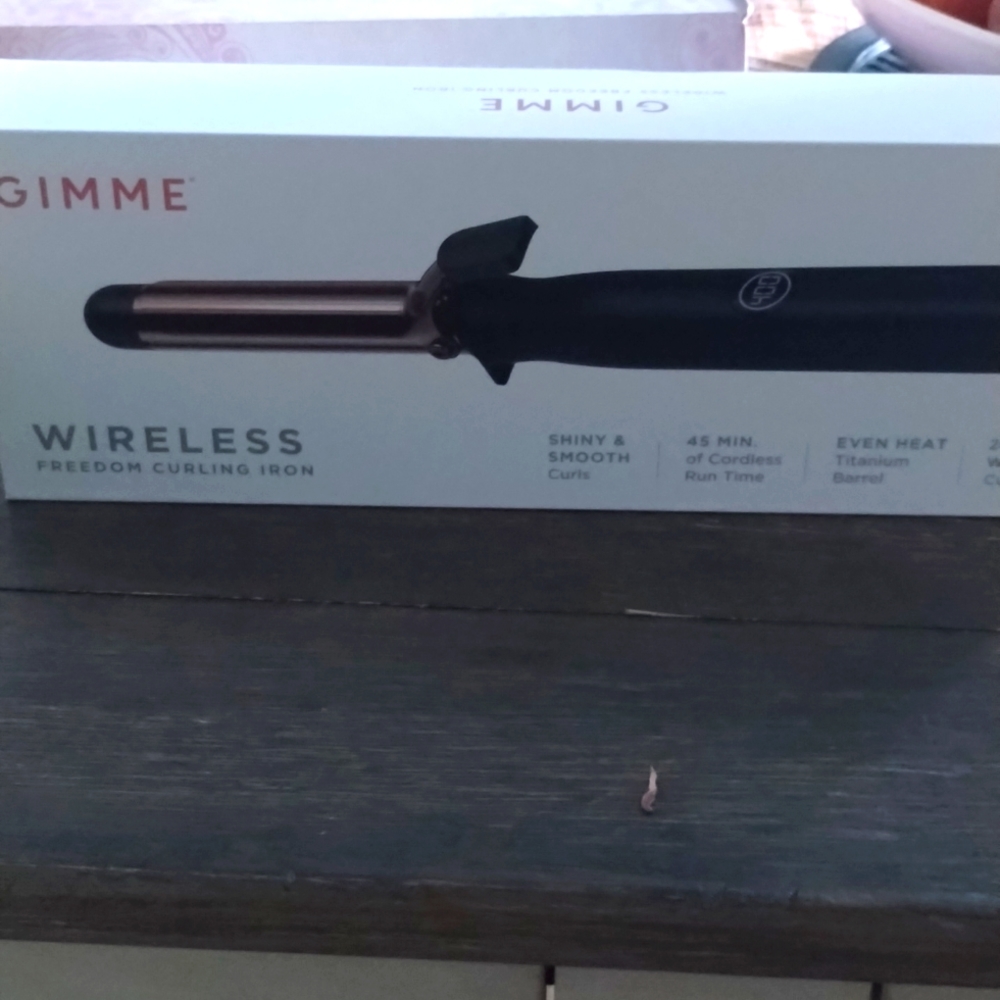 Wireless curling iron